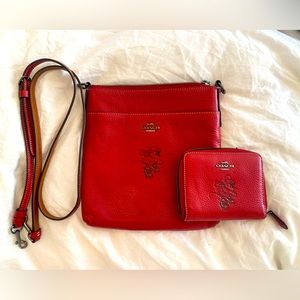 DISNEY X COACH
Minnie Mouse Kitt Messenger Crossbody With Motif and wallet